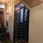 Apartment сучасна в центрі львова на вулиці лесі українки 19 *