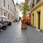 сучасна в центрі львова на вулиці лесі українки 19 Apartment