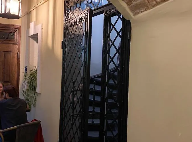 Apartamento сучасна в центрі львова на вулиці лесі українки 19 *