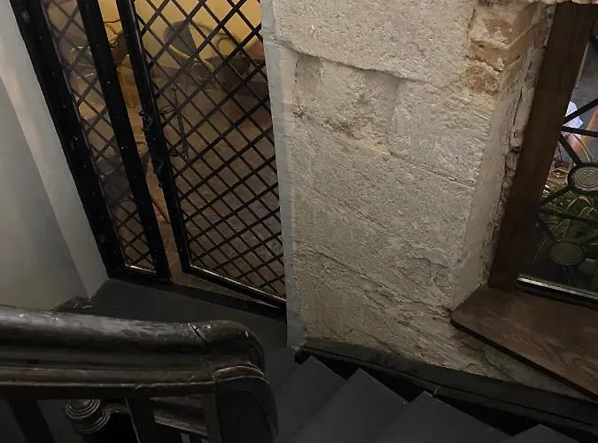 сучасна в центрі львова на вулиці лесі українки 19 *