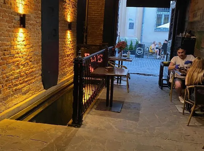 сучасна в центрі львова на вулиці лесі українки 19 Apartment