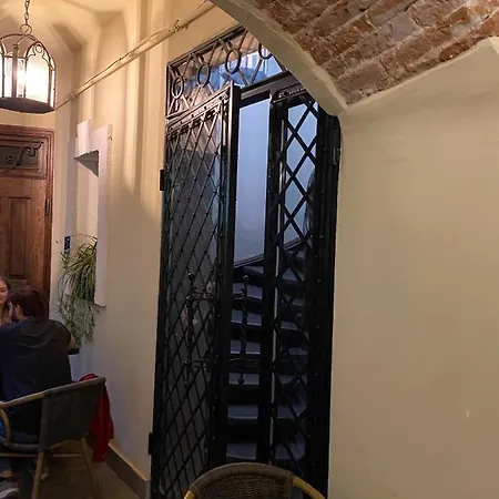 Apartamento сучасна в центрі львова на вулиці лесі українки 19 *